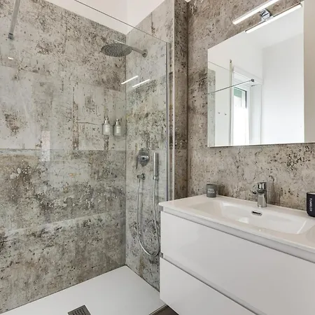 St Paul Basilica Terrace Apartment *